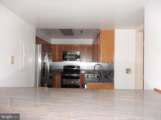 Building Photo - 5450 Whitley Park Terrace