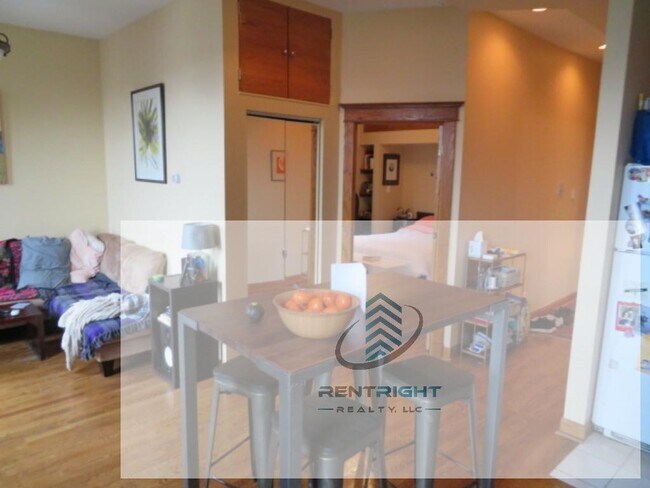 Foto del edificio - 1357 N Ashland Ave