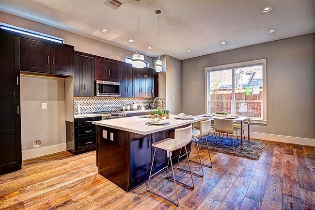 Building Photo - 4849 Benning Dr