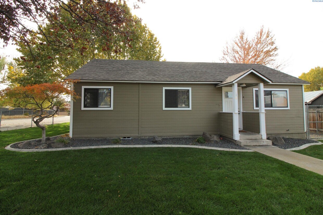 Foto principal - 3 Bed/1 Bath House in East Kennewick