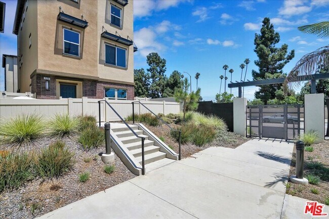 Foto del edificio - 725 Daniel Freeman Cir