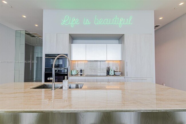 Foto del edificio - 480 NE 31st