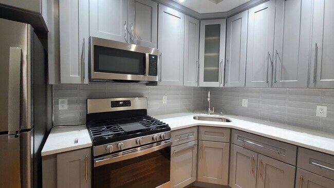 Building Photo - 318 14th St