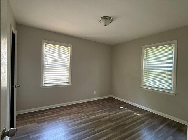 Foto del edificio - 10124 Winkler Dr