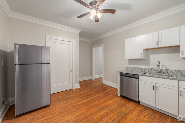 1BR, 1BA - 750SF - Kitchen - Colonial