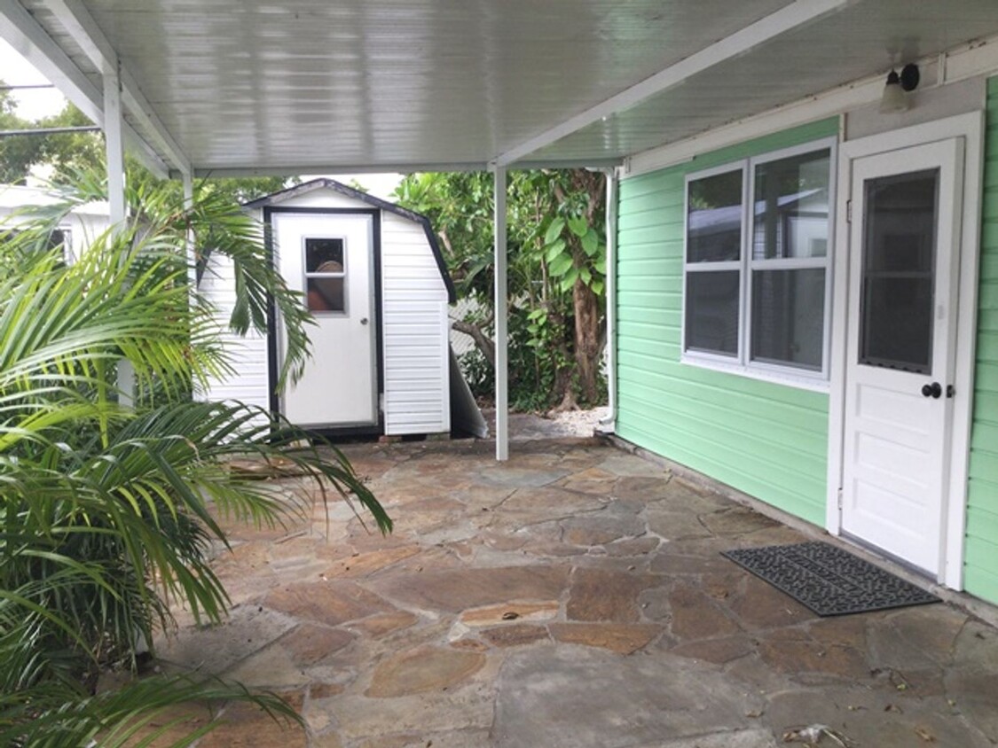 Foto principal - Updated 2 Bedroom 1 Bath Home Located in S...