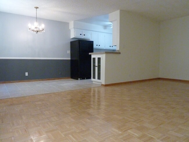 Building Photo - 2055 Rodney Dr