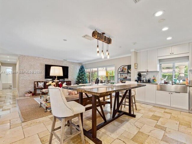 Building Photo - 6300 SW 48th St