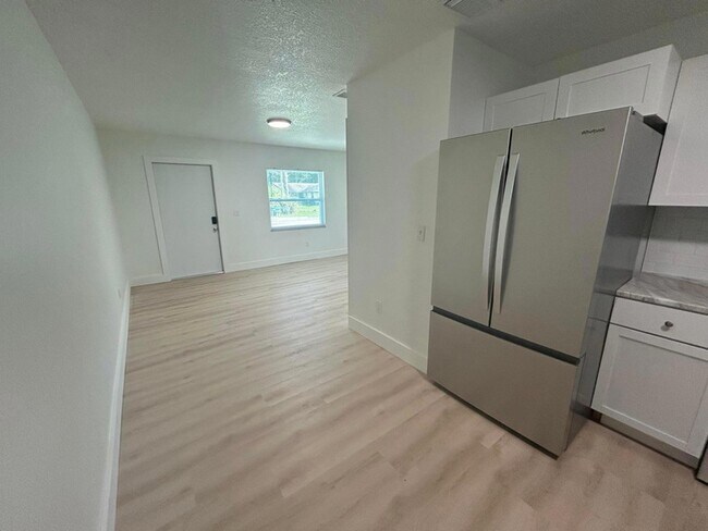 Building Photo - 2149 Sibley Ave
