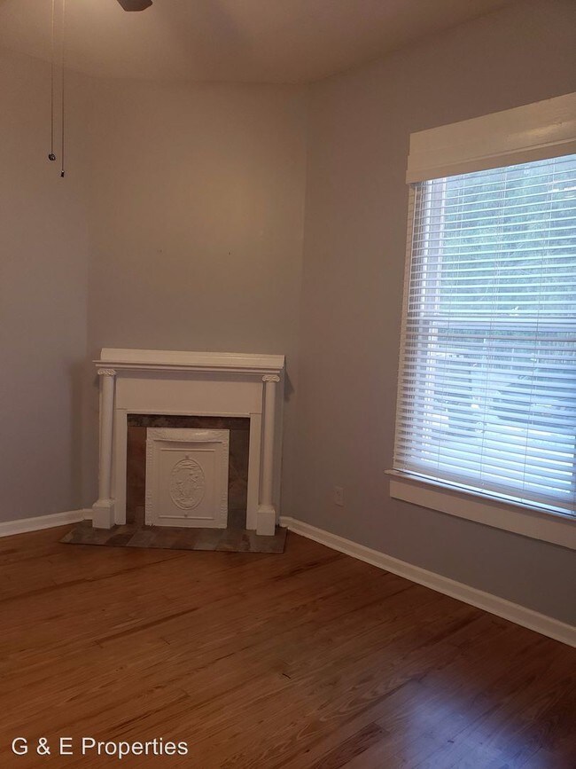 Building Photo - 2 br, 1 bath Apartment - 1052 Dickson