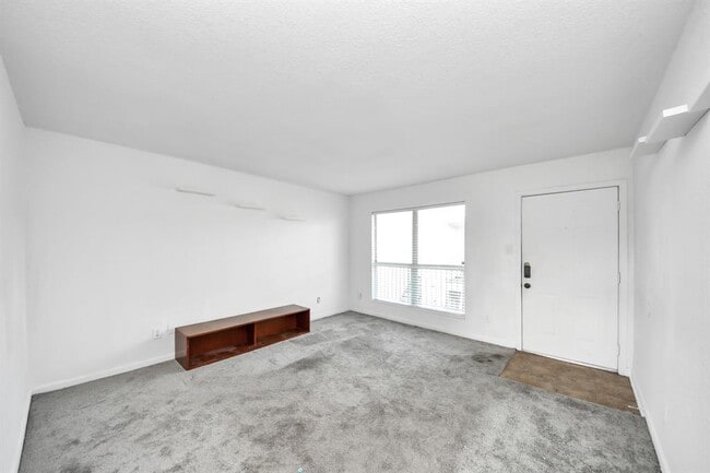 Building Photo - 8100 Creekbend Dr