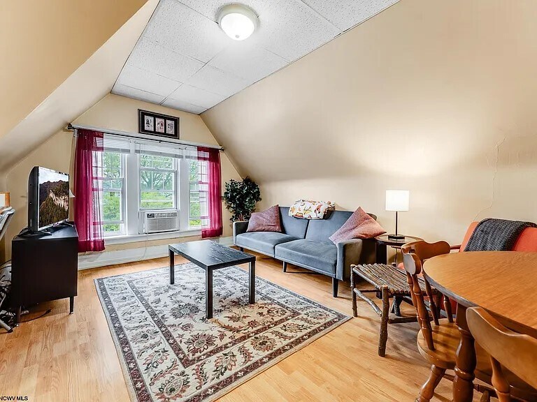 Foto principal - 313 Grand St