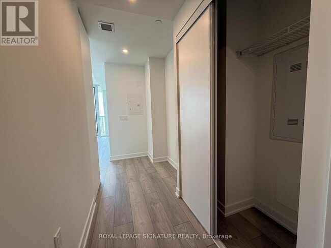 Building Photo - 1 Fairview Rd E