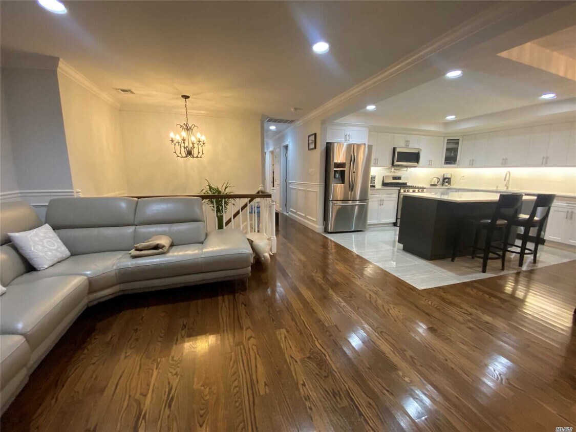 32 Tanglewood Dr, Smithtown, NY 11787 House Rental in Smithtown, NY