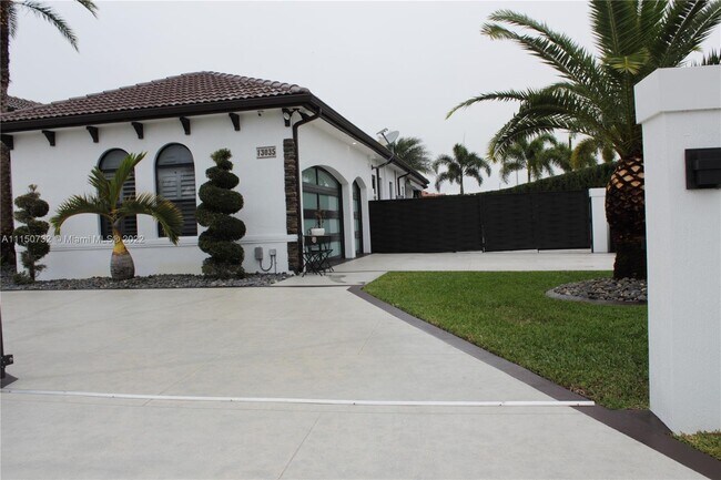 Building Photo - 13035 SW 210th Terrace