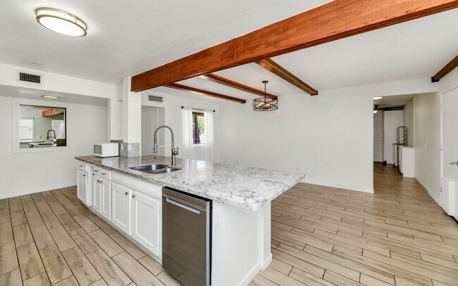 Foto del edificio - 3904 E Sahuaro Dr