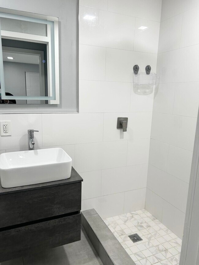 Foto del edificio - 721 NE 6th St