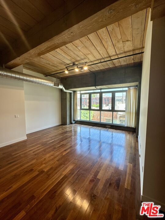 Building Photo - 530 S Hewitt St