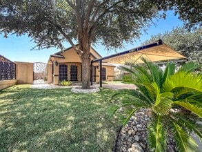 Building Photo - 601 Oleander St
