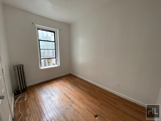 Building Photo - Huge two bedroom in crown Heights