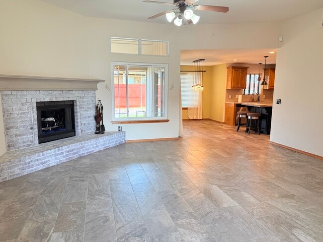 Building Photo - 700 Eastview Dr