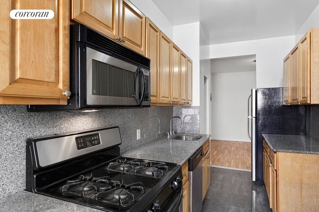 Building Photo - 156 Columbus Ave