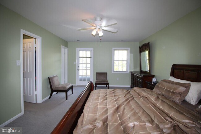 Foto del edificio - 6409 Seven Oaks Dr