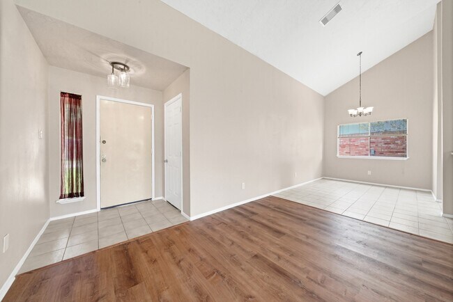 Building Photo - 710 Old Colony Dr