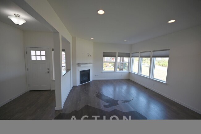 Building Photo - 3 bed 2 bath home in Solana, Sequim