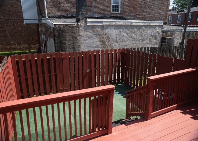 Building Photo - 1121 B St
