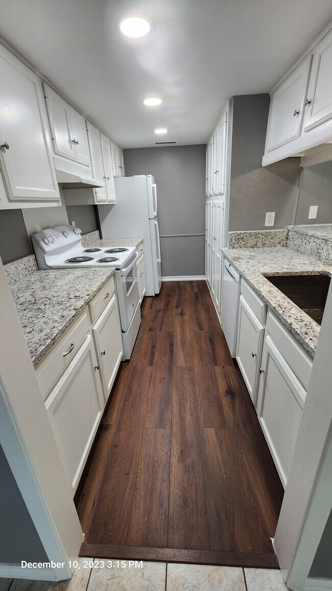 Photo - 12810 Midway Rd Apartment