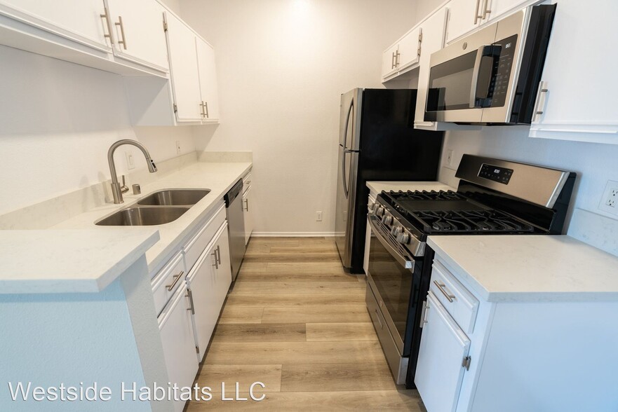 14900 Moorpark - fully renovated unit in S...