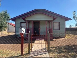 Building Photo - 317 E Maple St