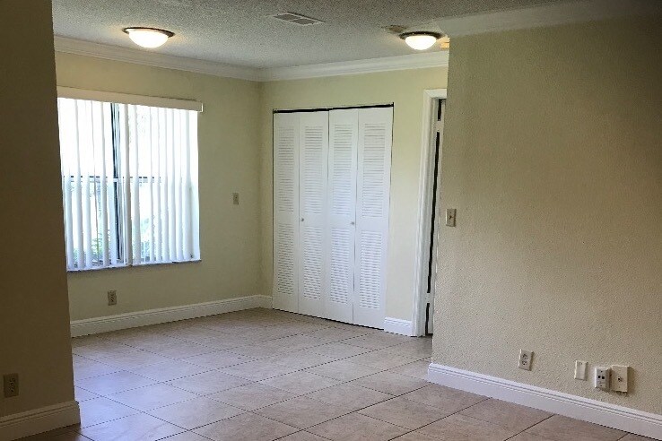 Foto principal - 3410 Pinewalk Dr N