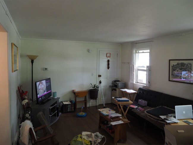 Building Photo - 2 Lindenwood Dr