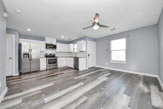 Building Photo - 618 Maple Way