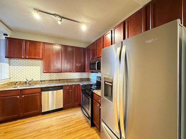 Building Photo - 4609 N Paulina St