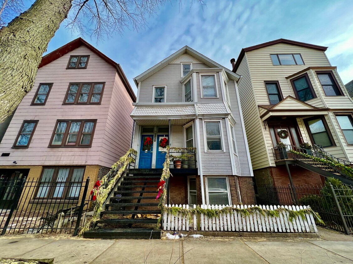 Primary Photo - 2839 N Southport Ave