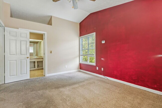 Building Photo - Spacious, unique, a perfect 3 bedroom home...