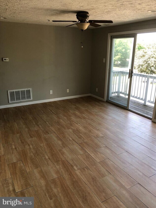 46 Kenwood Dr, Sicklerville, NJ 08081 Room for Rent in Sicklerville