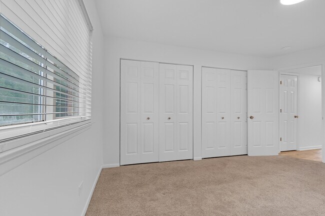 Building Photo - 900 S Plum Grove Rd