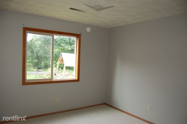Building Photo - 2 br, 1 bath  - 1130 Oakcrest St Apt 6