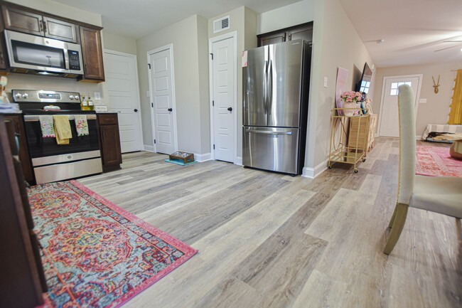 Building Photo - Pet Friendly Three Bedroom with Bonus!