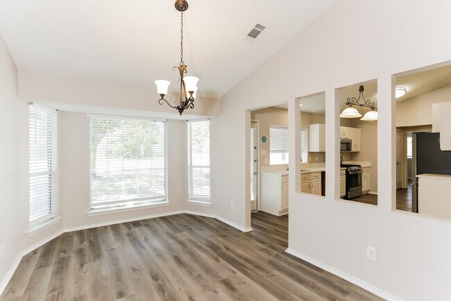 Building Photo - 912 Eagle Dr