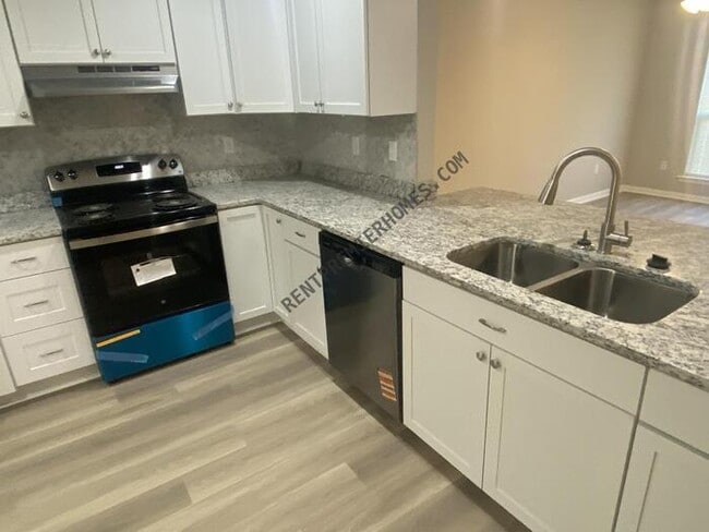 Building Photo - 1311 Lee Mac Dr