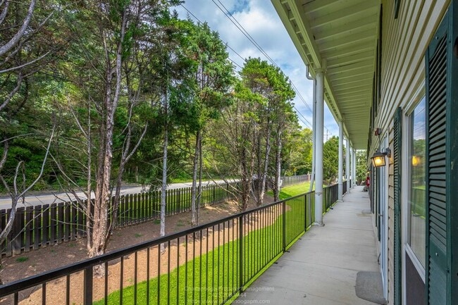 Foto del edificio - 900 Mountain Creek Rd