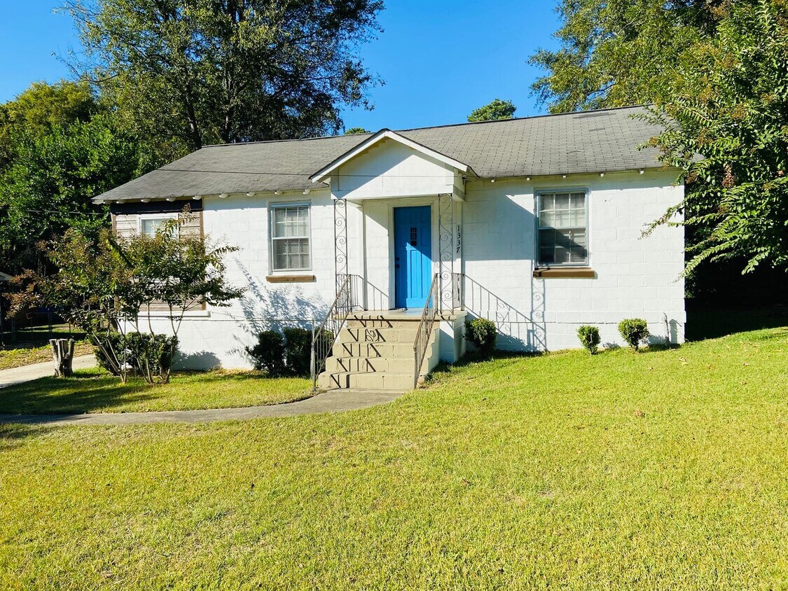 2 Bedroom/1 Bath - $1,060/Mo - 2 Bedroom/1 Bath  - $1,060/Mo
