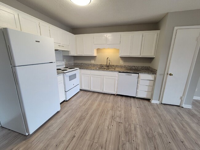 Building Photo - 2 Bedroom Apartment with Modern Amenities in Decatur, AL!