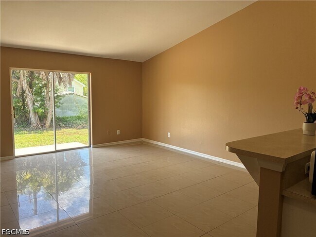 Foto del edificio - 10741 Robinson St