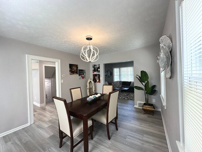 Building Photo - 3288 Kildare Rd